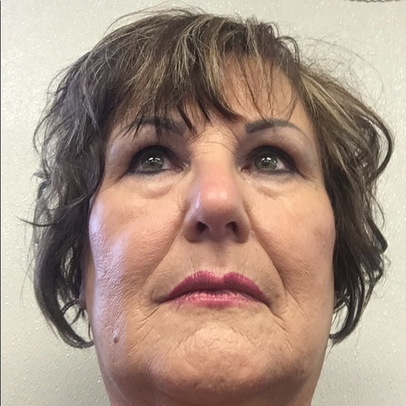 Meet your Posher, Delores - Picture 1 of 1